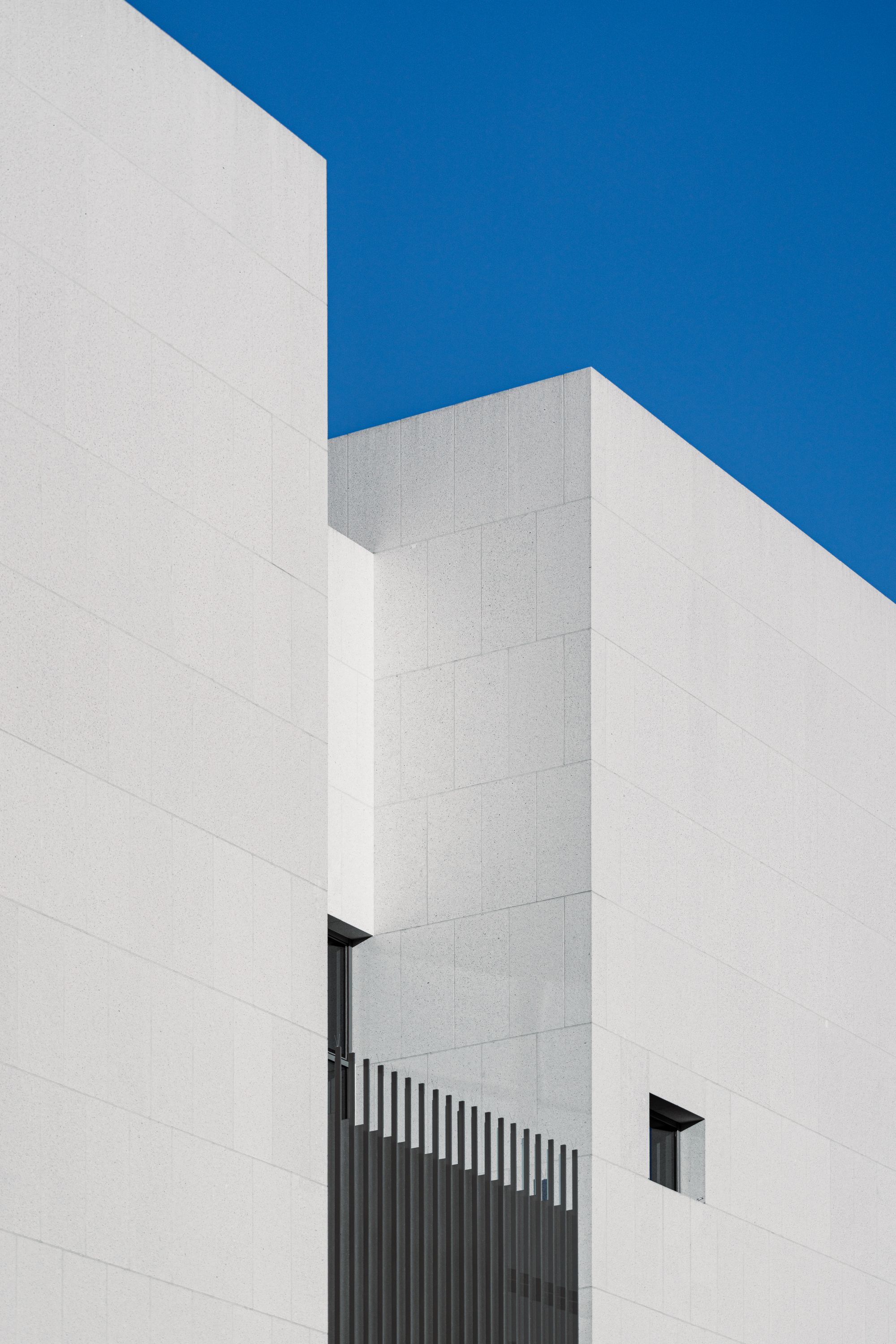 Minimal white volumes