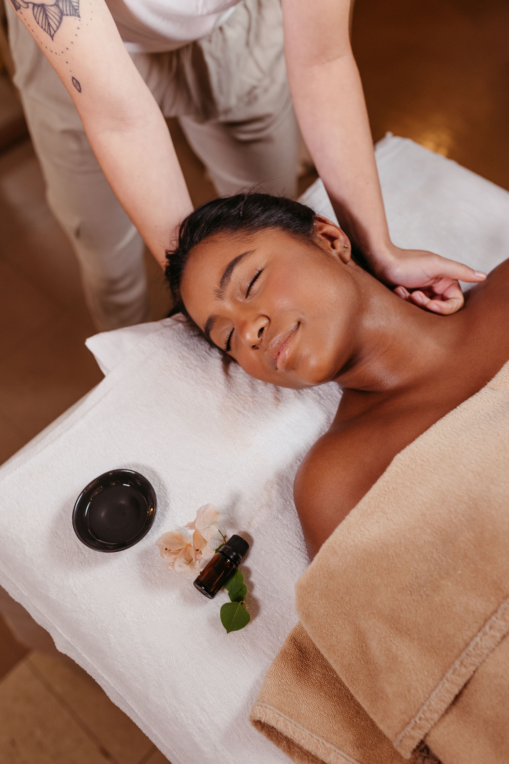 Neck massage with aromatherapy